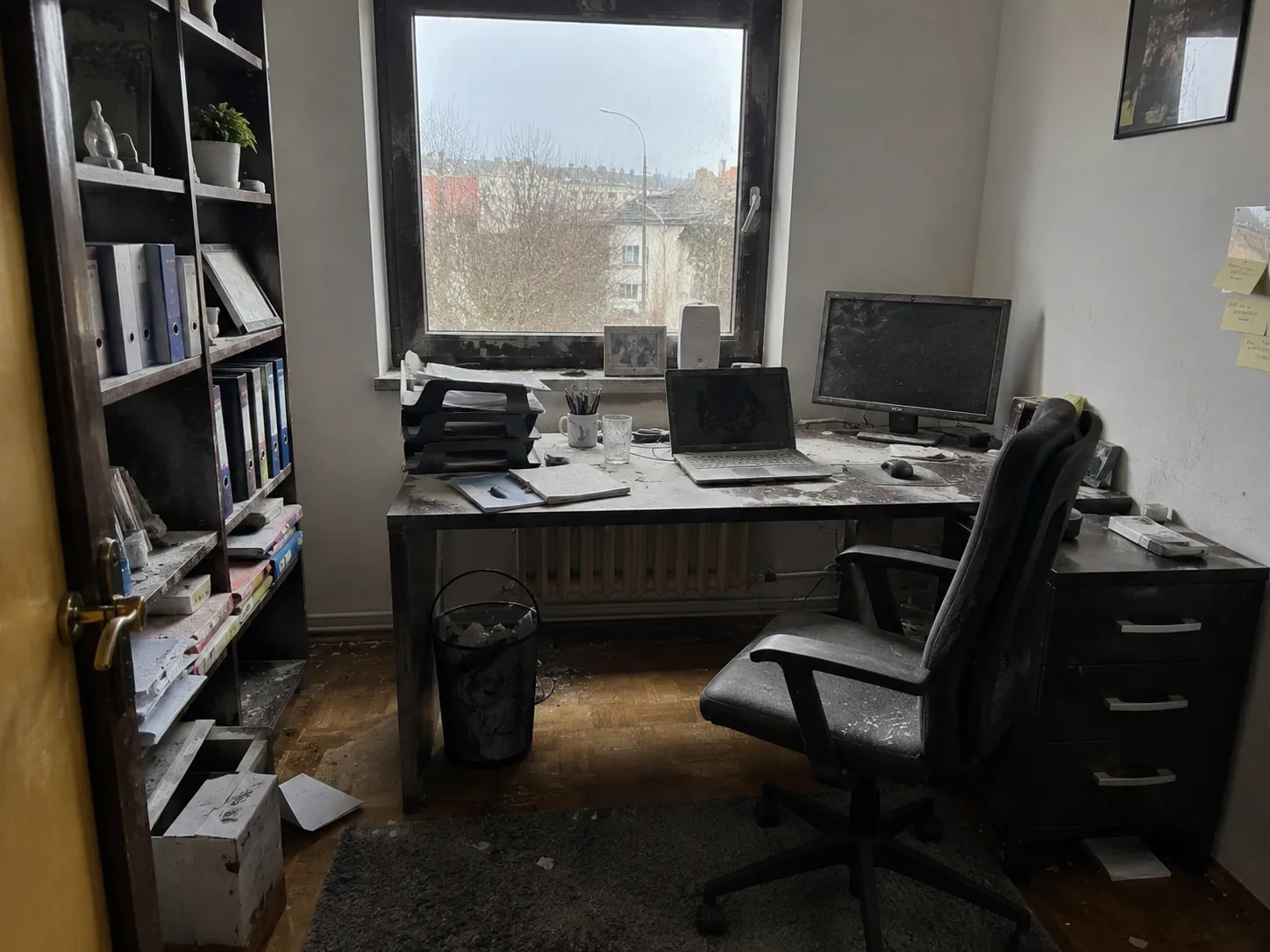 Pisarna pred čiščenjem